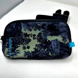 NWT Lululemon Mini Belt Bag Pyschedelic